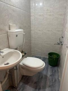 Cute Little Room in Koregaon Park WiFi AC Kitchenette - 6