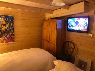 Cosy Garden Log Cabin - 1