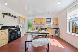 Spacious Holiday Home Somerset - 1