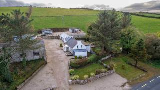 Traditional Cottage with Private Hot Tub in the Heart of Donegal - Letterkenny - 7