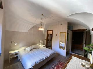 Iconic Italian Townhouse w Rooftop Terrace & Mountain View, Pigna - Pigna - 5