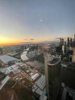 GrandSuite 3BR Near Crown Melbourne LuxViews - 6