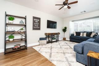 Entire 2 Bedroom Pet Friendly Cottage Home - Alpine - 2