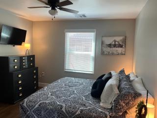 Entire 2 Bedroom Pet Friendly Cottage Home - Alpine - 1
