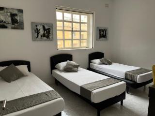 New Aurora Room 3, huge private bedroom en-suite - Is-Swieqi - 1