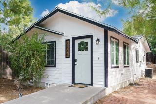 Entire 2 bedroom Pet Friendly Guest Cottage - Alpine - 6