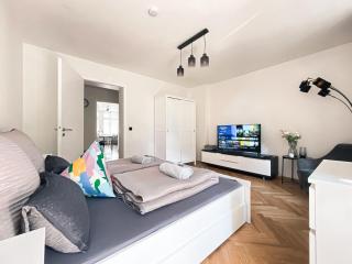 Zentrale Ferienwohnung mit Parkplatz, 2 Schlafzimmern, Küche, Waschmaschine & Balkon - 8