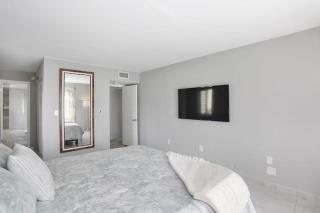 Modern Ocean View Beach Condo - Sunny Isles Beach - 1