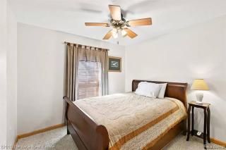 Newer Cottage on the Lake, ample space for boats - 6