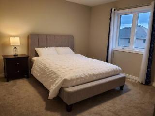 4 BD Family Retreat - Stratford - 7