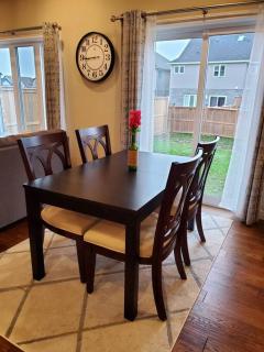 4 BD Family Retreat - Stratford - 1