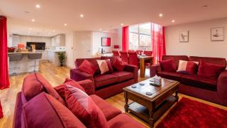 Caer Fedwen Barns Cariad Spacious self catering 3 bed Group Getaway Luxury Cottage with Private Hot Tub - Denbigh - 0