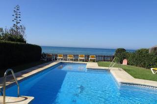 Beautiful Frontline beach Townhouse - 9