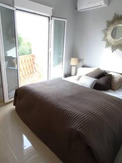 Beautiful Frontline beach Townhouse - 8
