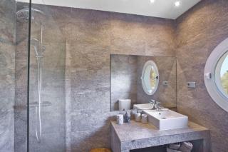 Beautiful Frontline beach Townhouse - 1