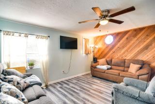 3 Mi to Beach Remodeled Seminole Apt with Yard! - 9