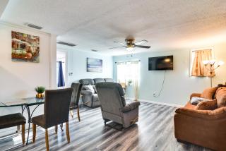 3 Mi to Beach Remodeled Seminole Apt with Yard! - 4