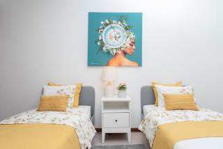 Sunny Cozy Flat w/ Terrace - São João - 8