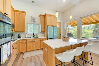 Modern, Riverfront Family House with Balcony and Grill - Arkadelphia - 4