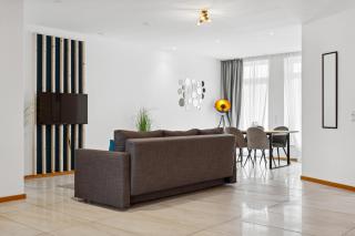 Groß, modern, vollausgestattet, gemütlich mit Küche und Parkplatz für Urlaub oder Business - 6