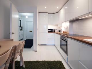 Luxury Haven with King Suites and Parking - 5