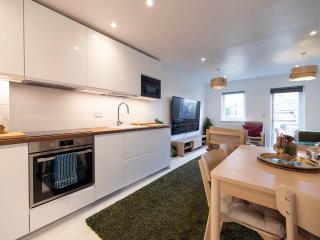 Luxury Haven with King Suites and Parking - 6