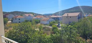 Coastal Charm: Apartmani Pazanin - Vinišće - 5