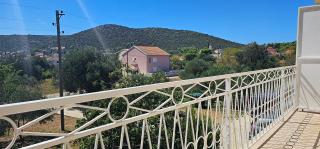 Coastal Charm: Apartmani Pazanin - Vinišće - 3