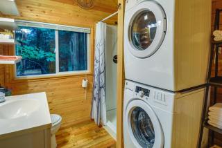 Adorable A-Frame Cabin, Steps to Lake Cushman! - Hoodsport - 2