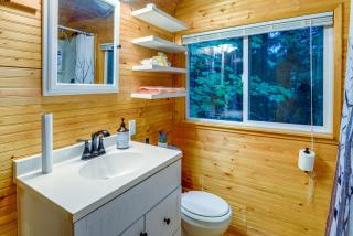 Adorable A-Frame Cabin, Steps to Lake Cushman! - Hoodsport - 1