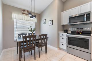 Cozy 4 Bedrooms Next to DisneyPrivate Pool - Davenport - 2