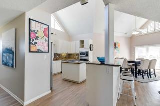Pet-Friendly Galveston Home with Wraparound Deck - Galveston - 6