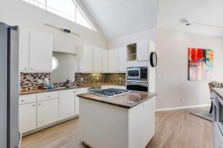 Pet-Friendly Galveston Home with Wraparound Deck - Galveston - 5