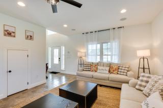 Spacious Wills Point Retreat with Pool and Pond! - 6