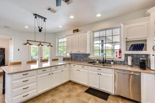 Spacious Wills Point Retreat with Pool and Pond! - 2