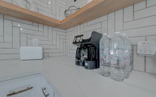 Stylish, 2 Bedroom in Houston-Bellaire - 8