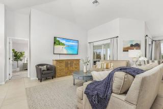 Family Retreat 4 Bedroom, Heated Pool, Pets Okay - Cape Coral - 1