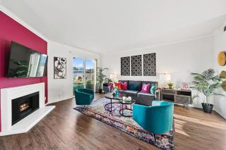 Beverly Hills Chic 2 bed 2bath with Patio and Parking 309 - Los Angeles - 0