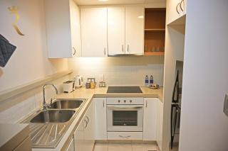 Luna Breeze - Elegant 2BR Apartment with Beach Access, Near Al Raha Beach - 8