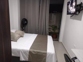 906. Apartamento cerca al sector de laureles - Medellín - 0