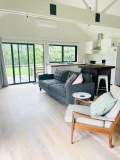 Stunning 2 bedroom Guesthouse - 8