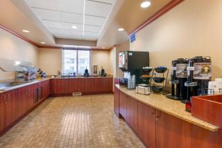 Best Western Golden Prairie Inn and Suites - 3