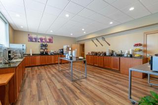 Best Western Plus Windjammer Inn & Conference Center - Burlington - 8