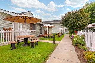 Best Western Plus Windjammer Inn & Conference Center - Burlington - 5