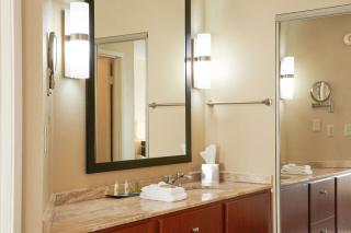 DoubleTree Suites by Hilton Hotel Cincinnati - Blue Ash - Sharonville - 2