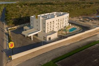 Super 8 by Wyndham Manzanillo - 7