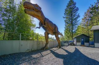 Spring Break PROMOS - Live the Dino Dream - Life-Size Dinos, 4BR with Hot Tub - Washougal - 1