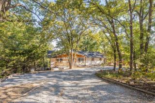 Cozy Texoma Hideaway with Tanglewood Resort Pools - 800ft from Lake Texoma shoreline - Pottsboro - 3