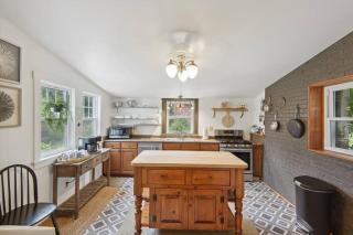 Hot Tub - Fire Pit - Fast Wi-Fi - Pet Friendly - Wine Country Escape - Boyce - 2