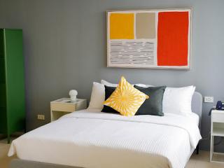 Emerald Manor Hotel - 1